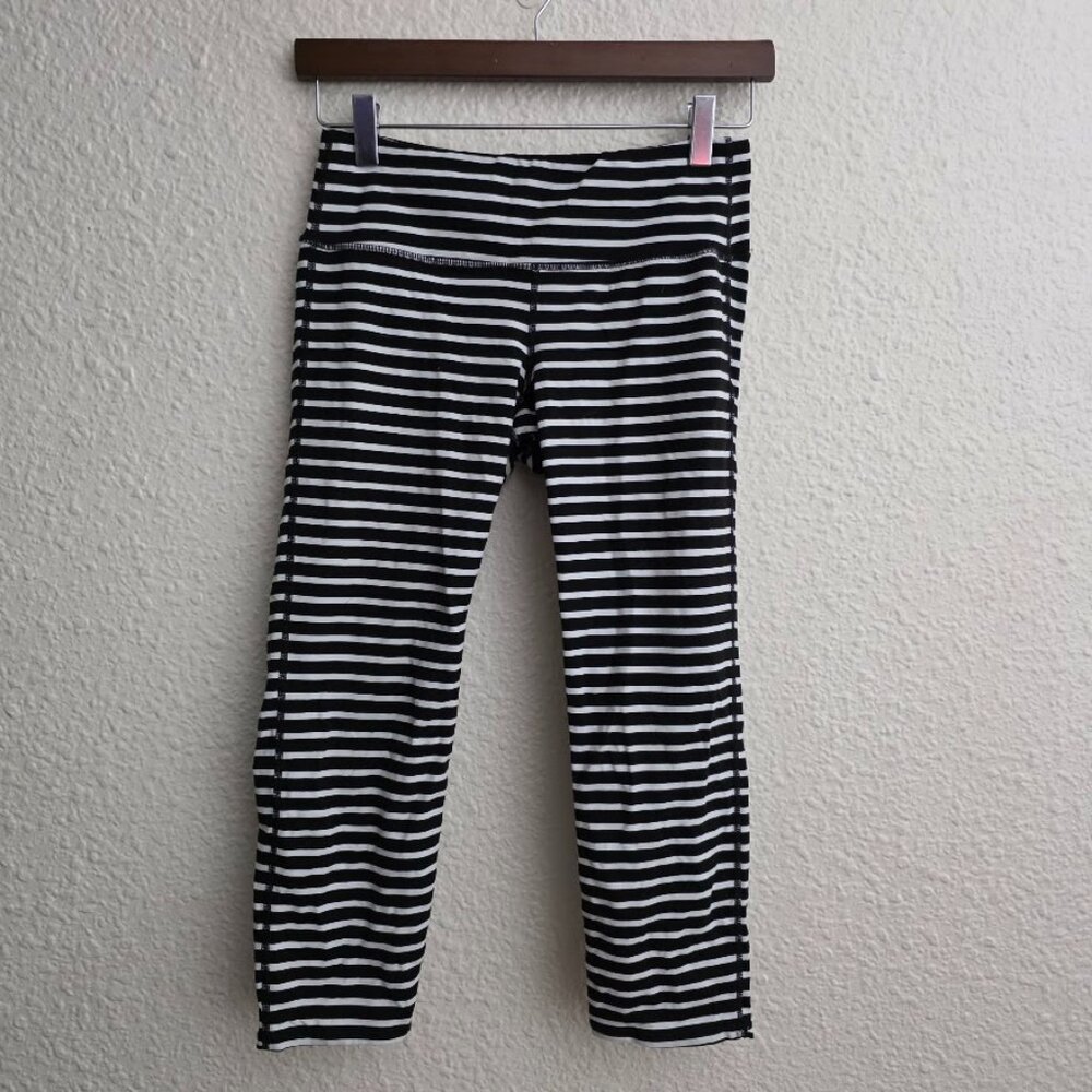 Athleta Stripes Chaturanga Capri Leggings Black & White Women's Size Small